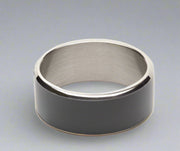 JAKCOM R3F Black and silver ring on a white background