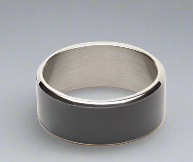 JAKCOM R3F Black and silver ring on a white background