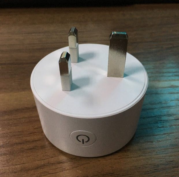 WIFI Smart Plug adapter with power button for remote control of devices compatible with Amazon Alexa and Google Assistant